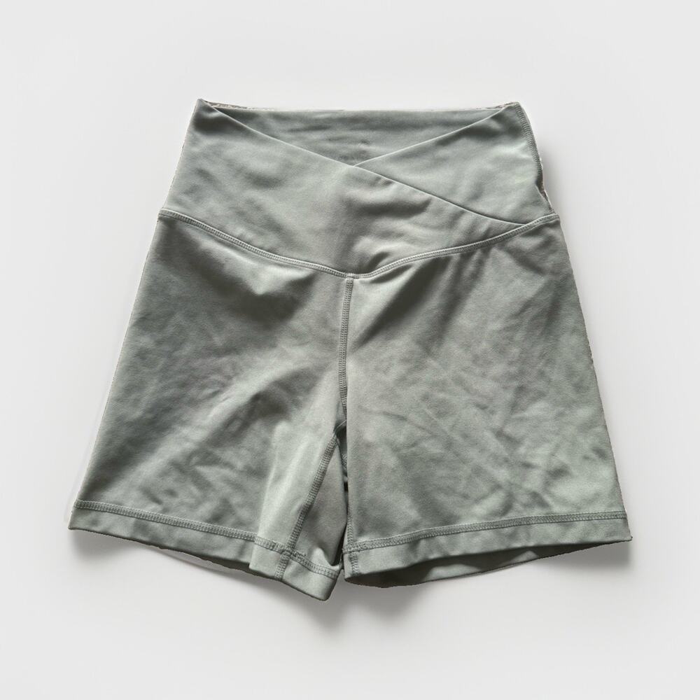 Yogalicious Women's Green Solid Athletic Activewear Shorts, Size S Regular